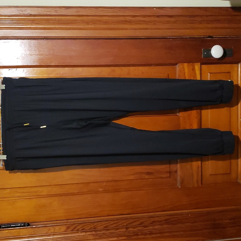 Zyia NWOT  Black Everywhere Zipper Jogger